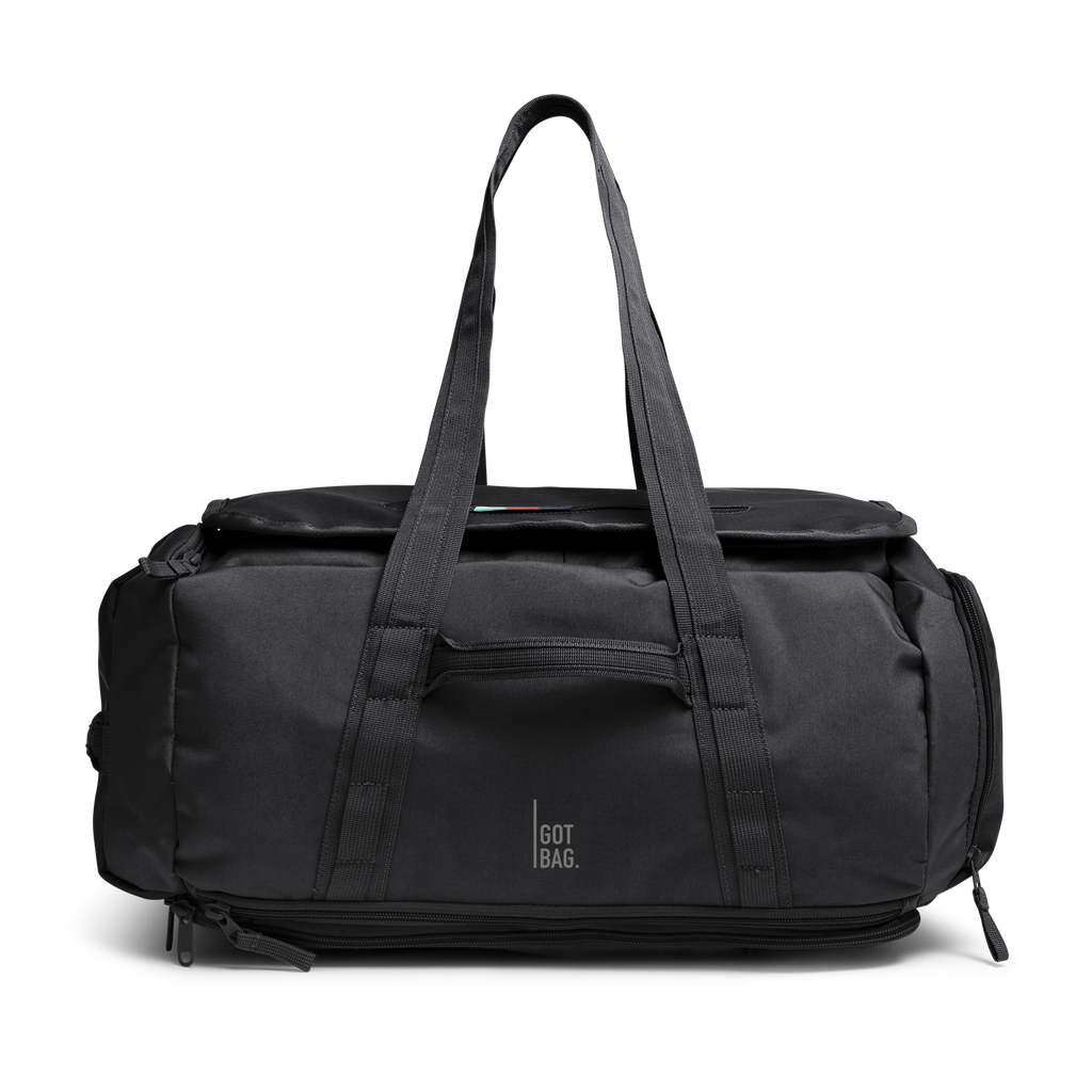 DUFFLE PACK Tasche in black (Schwarz) als Studioaufnahme in Frontansicht.