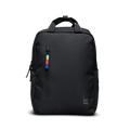 DAYPACK 2.0 Rucksack in black (Schwarz) als Studioaufnahme in Frontansicht.