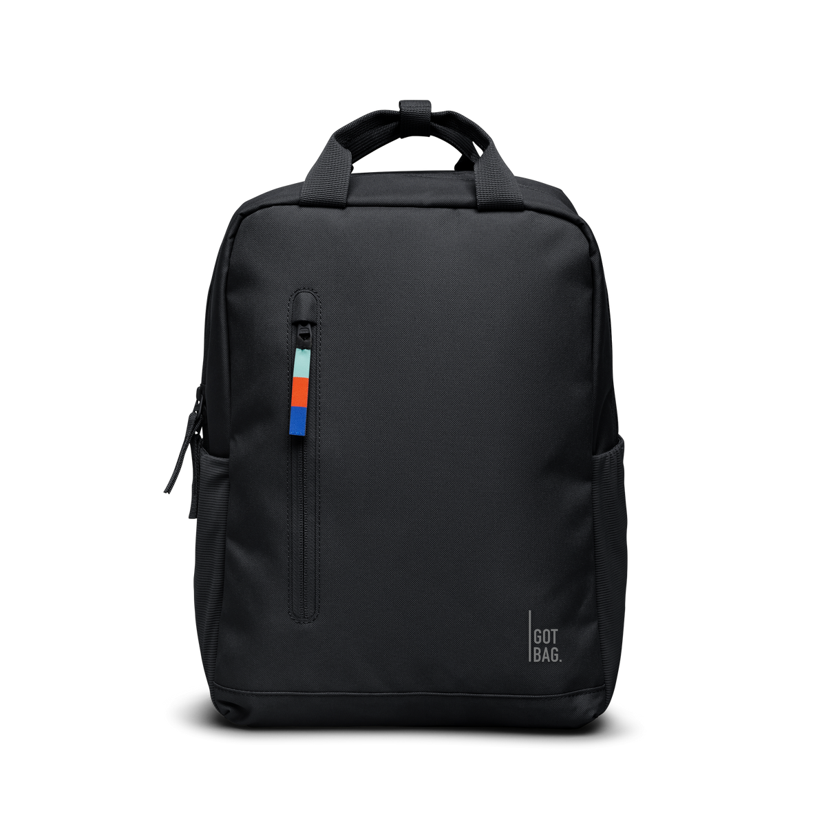 DAYPACK 2.0 Rucksack in black (Schwarz) als Studioaufnahme in Frontansicht.