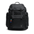 FLAP PACK LARGE Rucksack in black (Schwarz) als Studioaufnahme in Frontansicht.