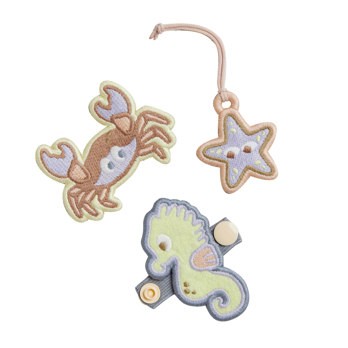 KIDS PATCH SET Accessoires in seahorse (graues Pastellrosa) mit gestickter Krabbe, Seepferdchen, Seestern.