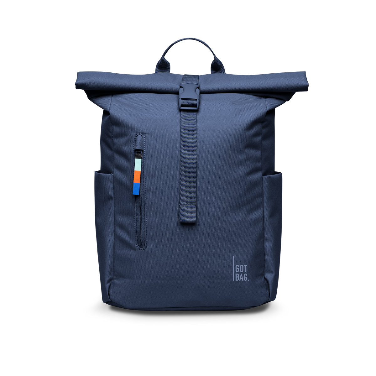 ROLLTOP EASY SMALL Rucksack in deep ocean (dunkles Marineblau) als Studioaufnahme in Frontansicht.